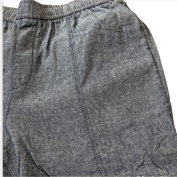 NWT • Old Navy Chambray Crop High Rise - Picture 3 of 10